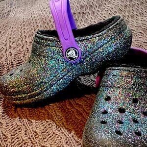 CROC ALERT/ lined tot crocs size 10